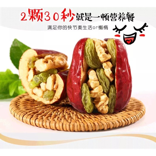 Táo đỏ kẹp óc chó và nho khô (có sẵn)