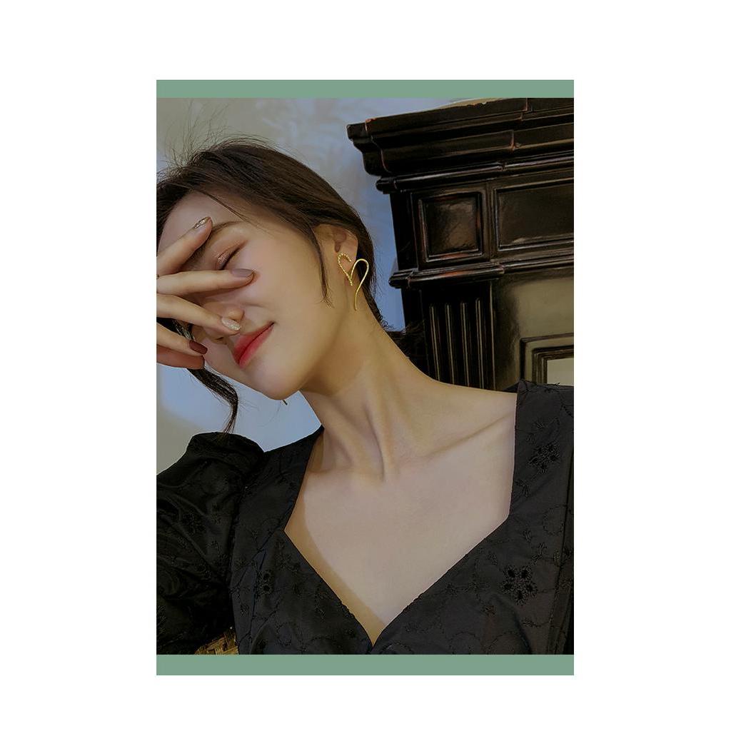 Khuyên tai nữ trang dáng dài tạo hình độc đáo