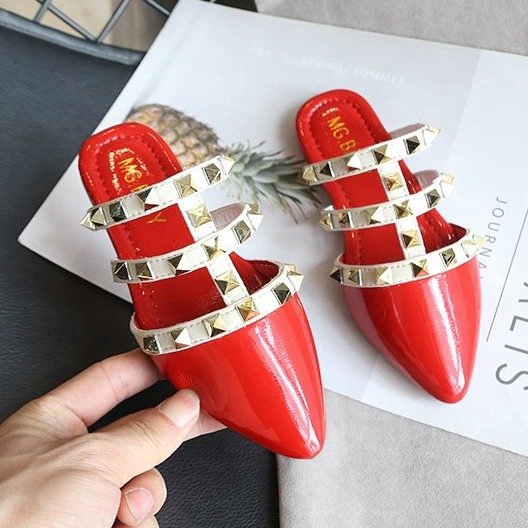 Giày da đính đinh tán xinh xắn cho bé