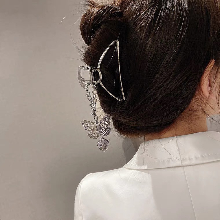 Kẹp tóc cách điệu hình bướm hot trend