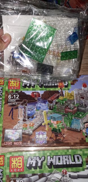 Lắp ráp 1 hộp Minecraft MyWord 93026 có từ 100 chi tiết bằng nhựa ABS