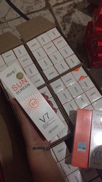 Kem chống nắng V7 SUN SCREEN SPF 50 PA+++ HÀNG CHUẨN ĐÉT!!!!