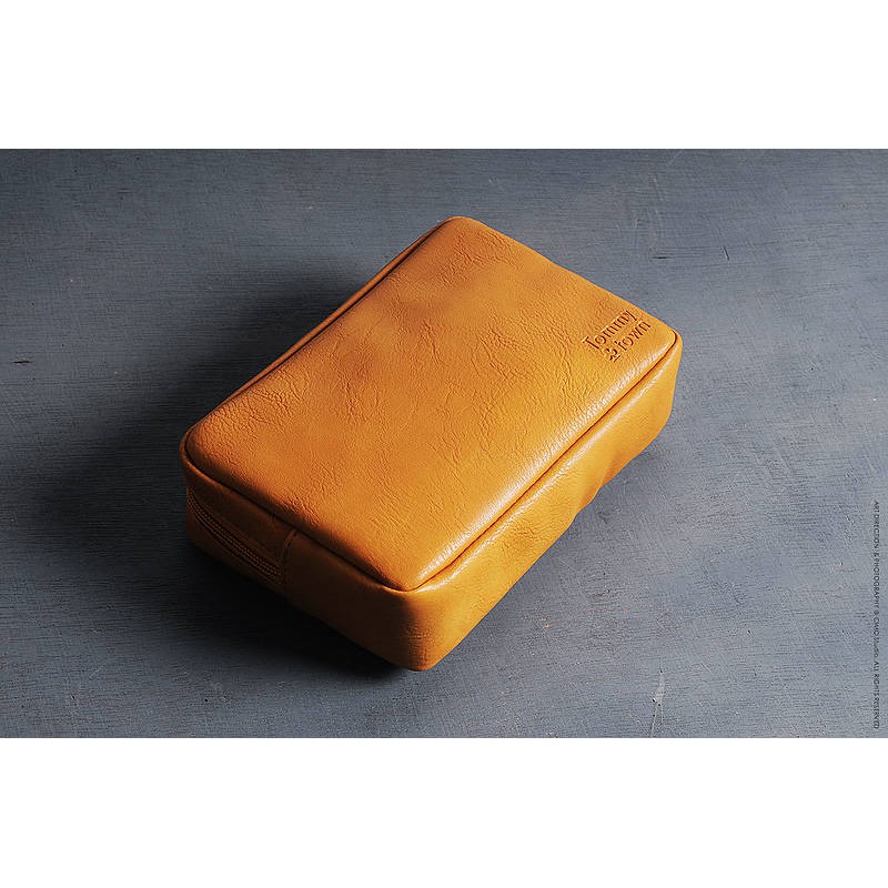 Combo Bao da + túi đựng sạc cho Macbook cao cấp Tommy Town (nâu vàng)