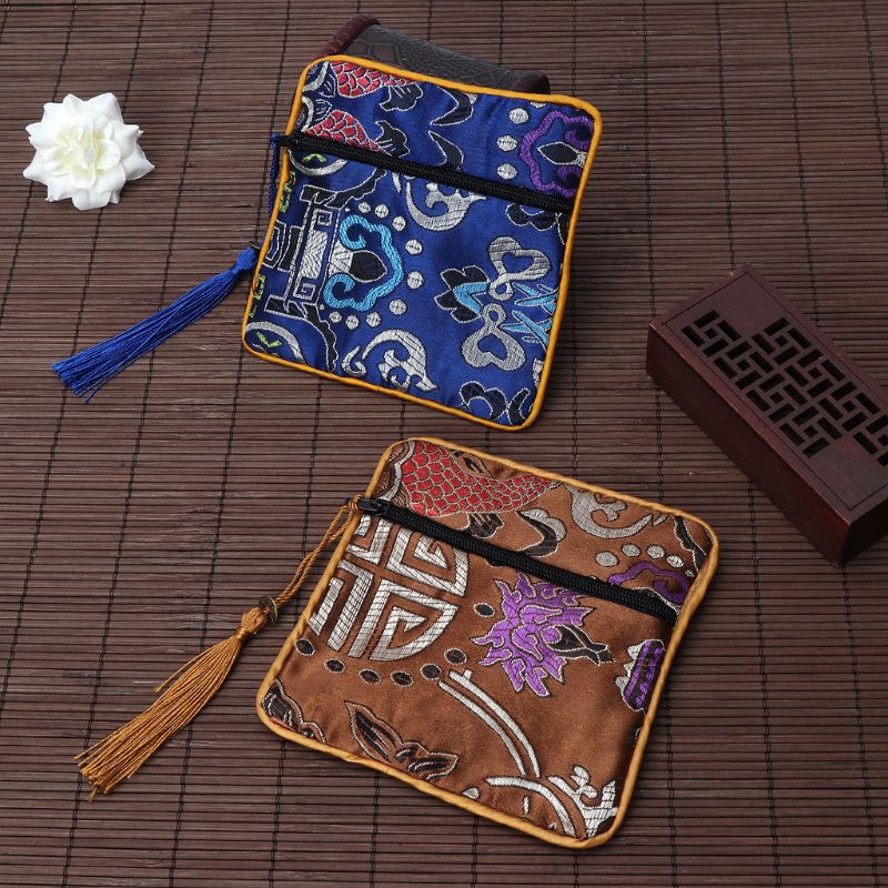 Túi thêu họa tiết truyền thống Trung Hoa dùng để đựng trang sức