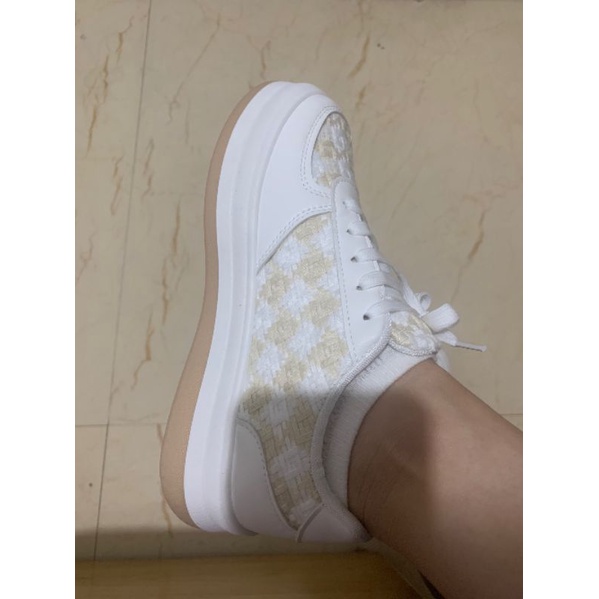 Giày thể thao mẫu mới màu be siêu xinh