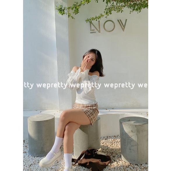 Áo trễ vai dài tay nữ dáng croptop phong cách hiện tại 2 màu đen và trắng chất thô mềm có mút ngực Wepretty Clothes | BigBuy360 - bigbuy360.vn