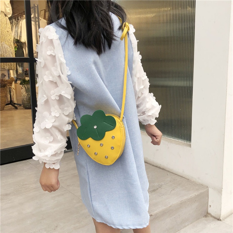 Túi Da PU Đeo Chéo Mini Hình Dâu Tây Dễ Thương Dành Cho Bé Gái