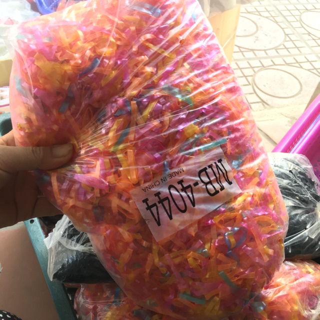 Chun cân buộc tóc cho bé