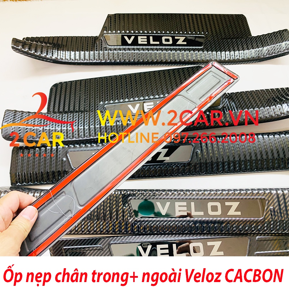 Ốp Bậc Cửa, Nẹp Bước Chân Toyota VELOZ 2022 - 2023 VÂN CARBON cao cấp- CHỮ TRÁNG GƯƠNG