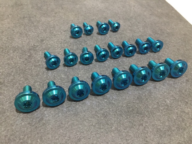 Full 20 con ốc Gr5 gắn dàn áo xe winer 150 V1