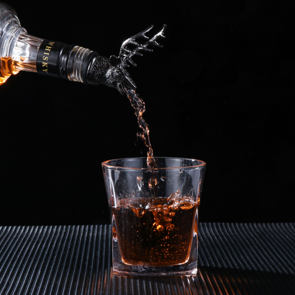 Phụ Kiện Sục Khí Gắn Chai Rượu Vang Bằng Hợp Kim Kẽm Hình Hươu Nhiều Màu Sắc