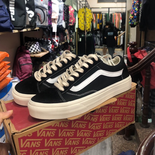 Mua Hộp Vans tặng giày Vault đen trắng