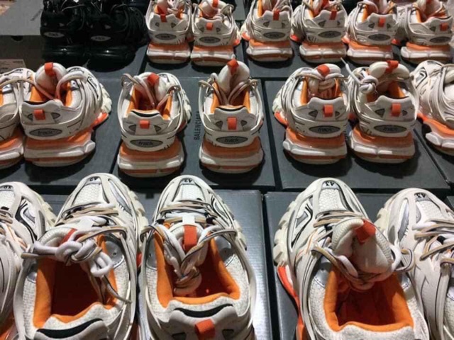 Giày thể thao track 3.0 trắng cam | BigBuy360 - bigbuy360.vn