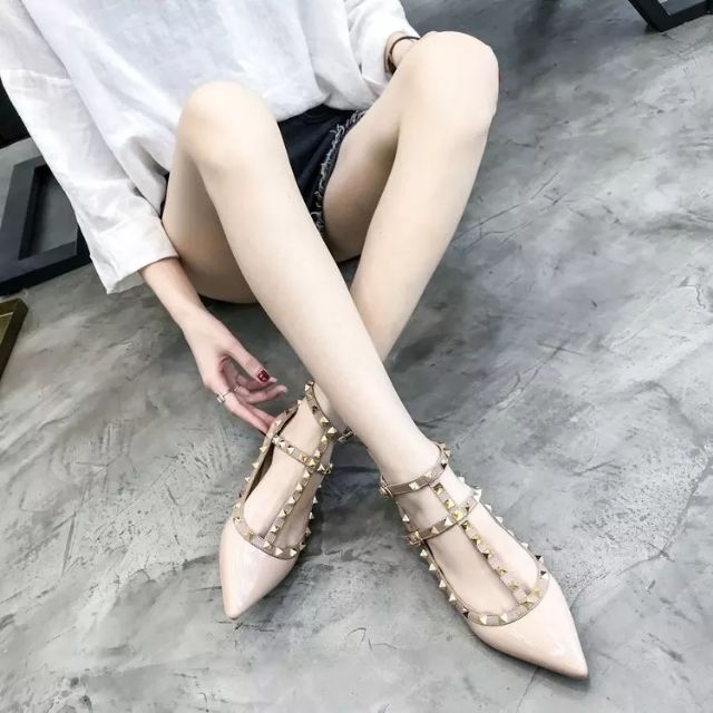 [CÓ SẴN] Giày bệt da bóng nạm đinh mũi nhọn (kiểu valentino) | BigBuy360 - bigbuy360.vn