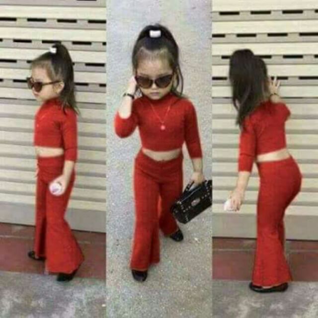 Bộ áo cổ cao quần ống loe.