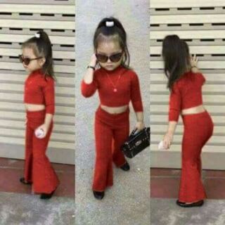 Bộ áo cổ cao quần ống loe.