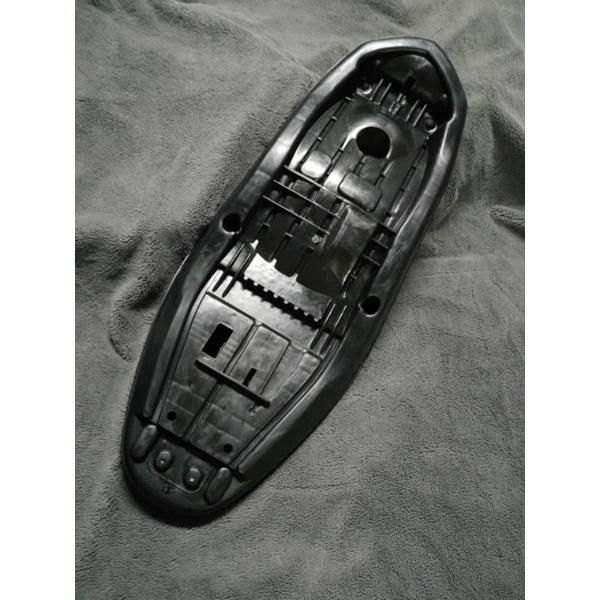 Đế nhựa Yên Xe Sirius FI loại tốt chống gãy bể