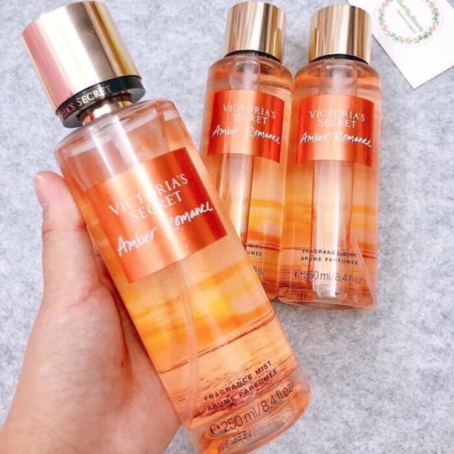 Xịt thơm body Victoria’s Secret Amber Roman