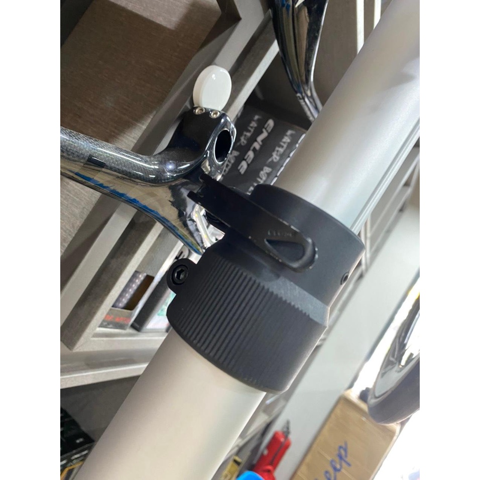 Cây treo trưng bày xe đạp chạm trần treo được 2 xe - SPORTS WORLD