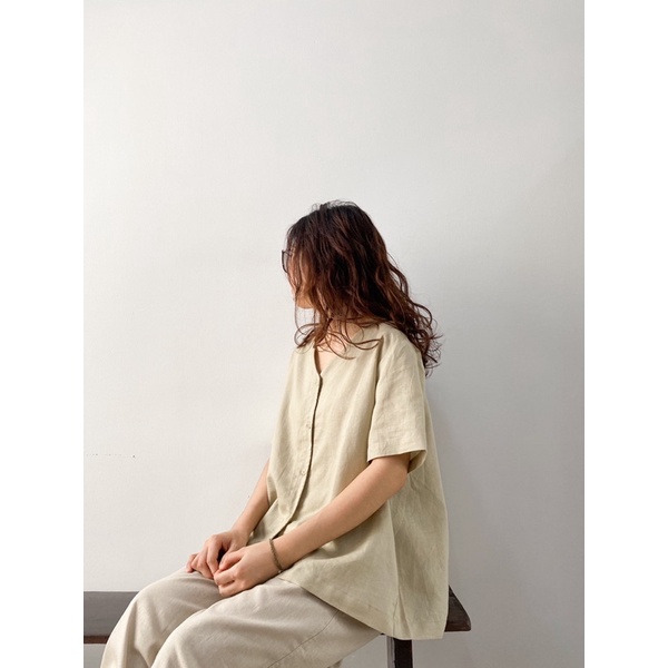 Áo cổ V hàng nút