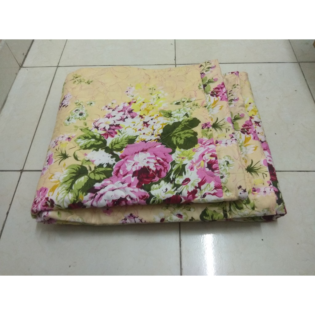 Chăn trần 2 lớp hè thu, có thể dùng thay cho thảm giường, kích thước sử dụng 2 x 1.6m, có 2 loại tong màu khách lựa chọn