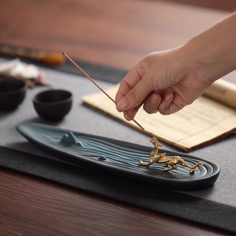 Thiên Long Giáng Sơn- dùng để cắm nhang Trầm Hương.