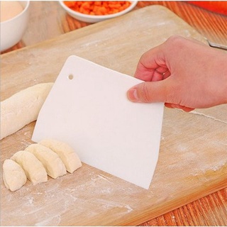 Dụng cụ cắt bột làm bánh hình thang tiện dụng