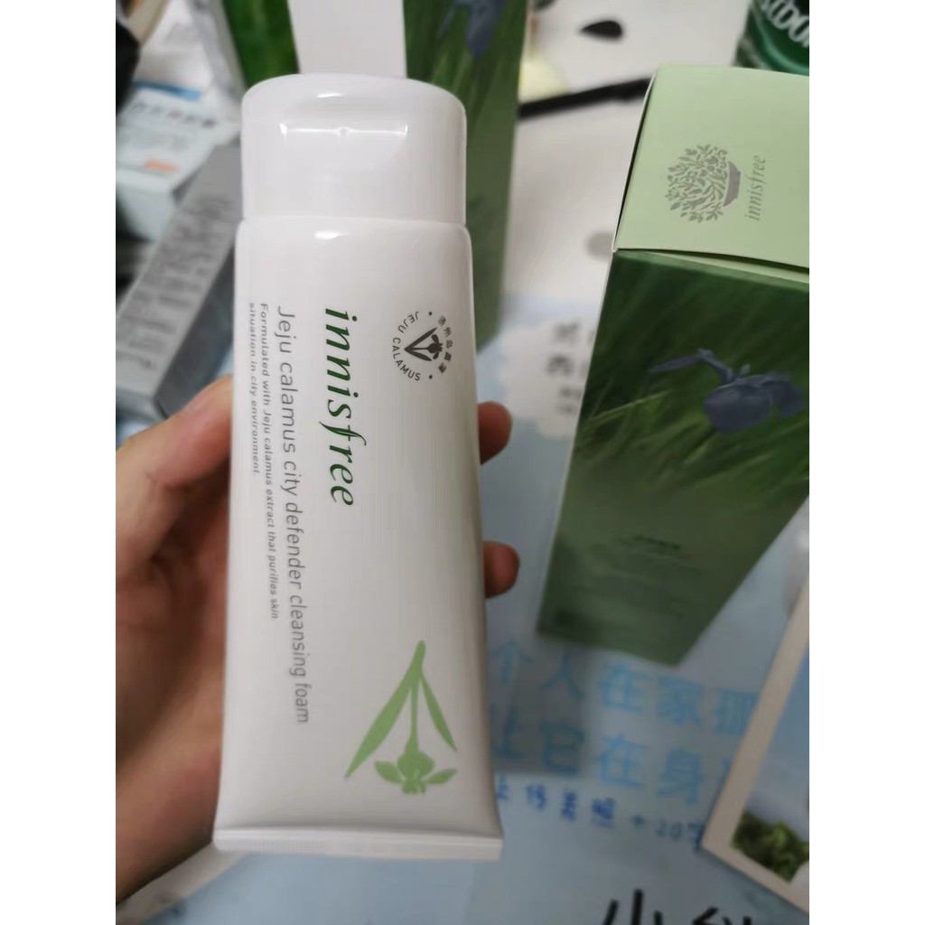 Có sẵn- sữa rửa mặt dưỡng ẩm làm sạch chống ô nhiễm innisfree trà xanh 150ml