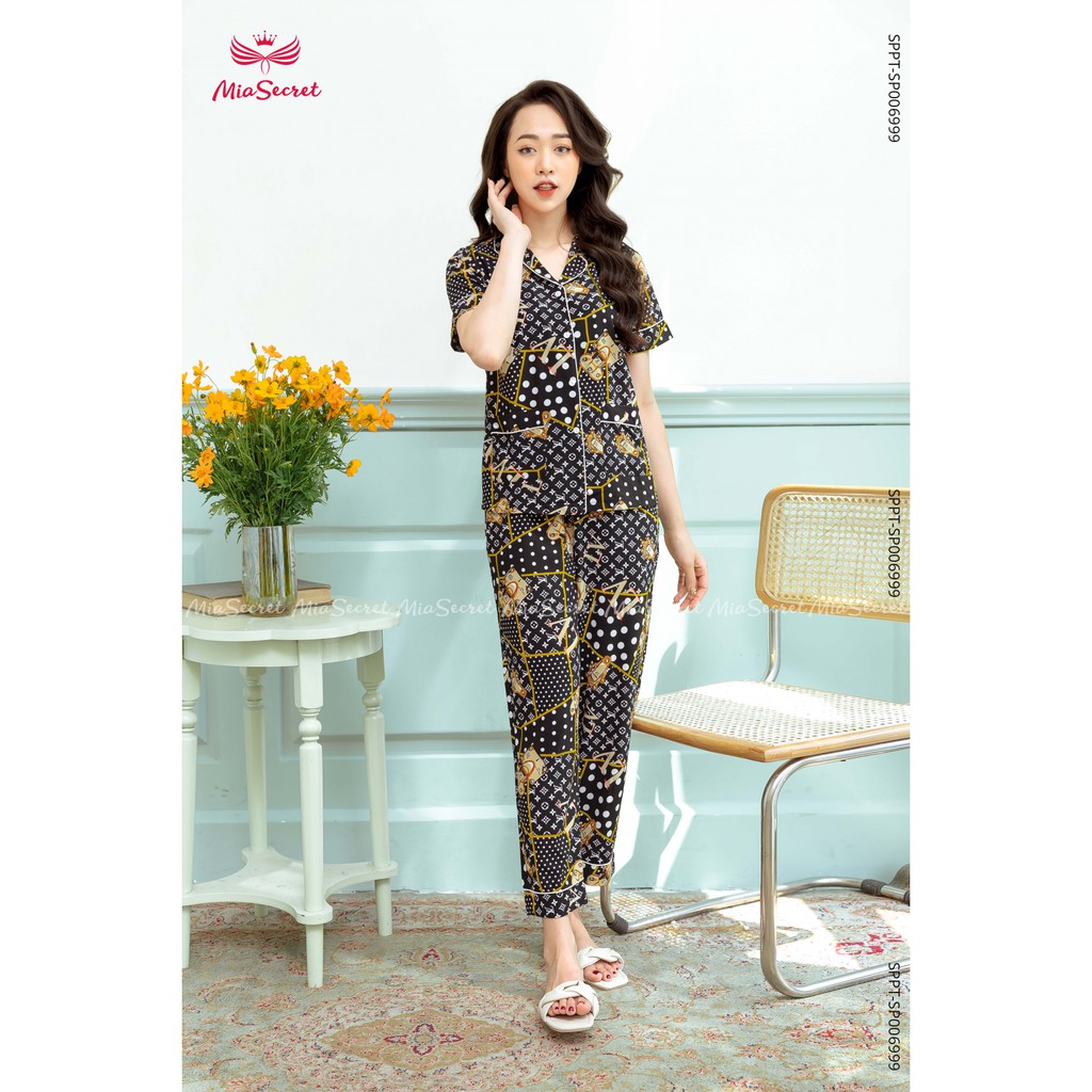 Bộ Lụa  LV Khoá Vàng Nền Đen