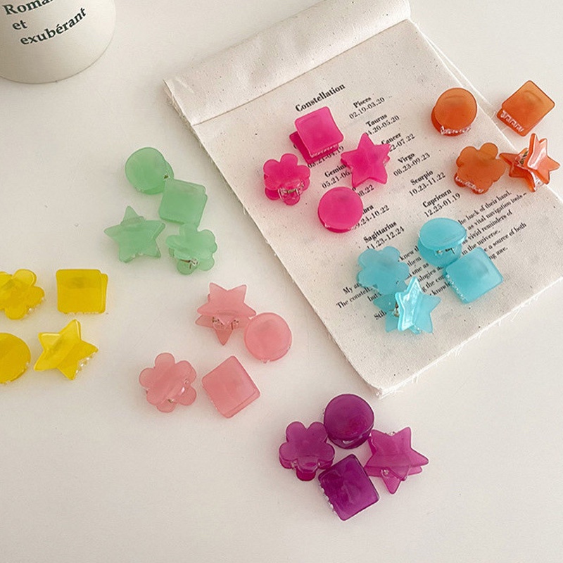 Set 4 Kẹp Tóc Hình Trái Tim / Bông Hoa / Hình Học Bằng Nhựa Màu Sắc Ngọt Ngào