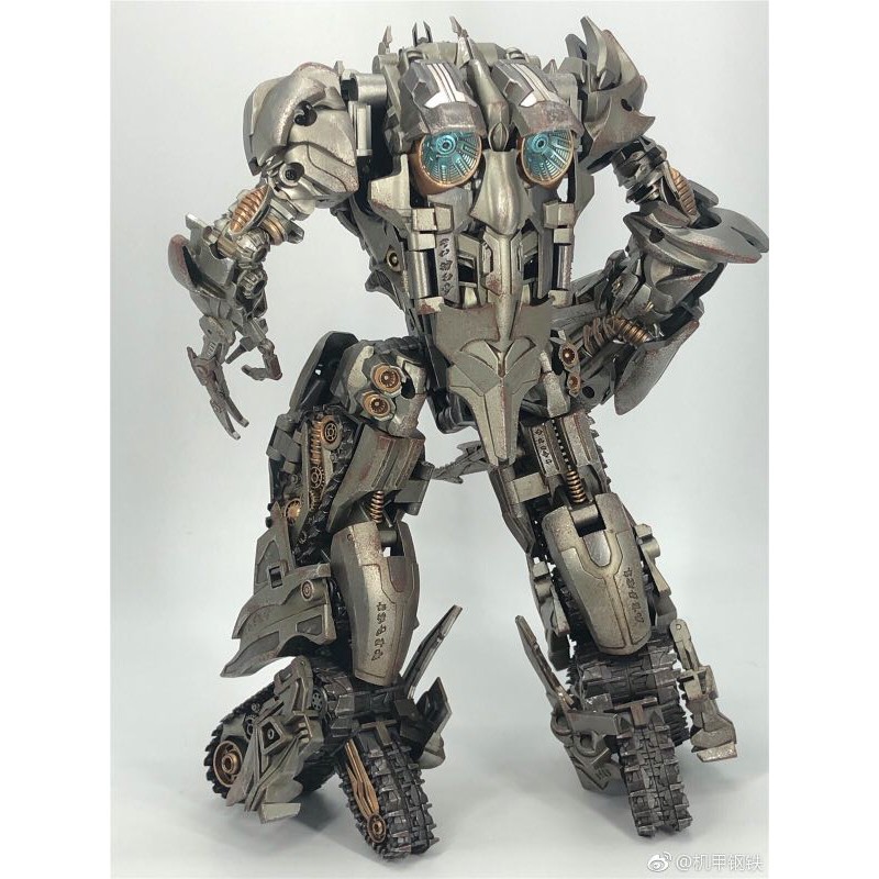 Mô hình Dream Factory Transformers: GOD-11S Megatron Battle Damage Version