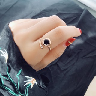 Nhẫn titan đính đá xà cừ đen freesize