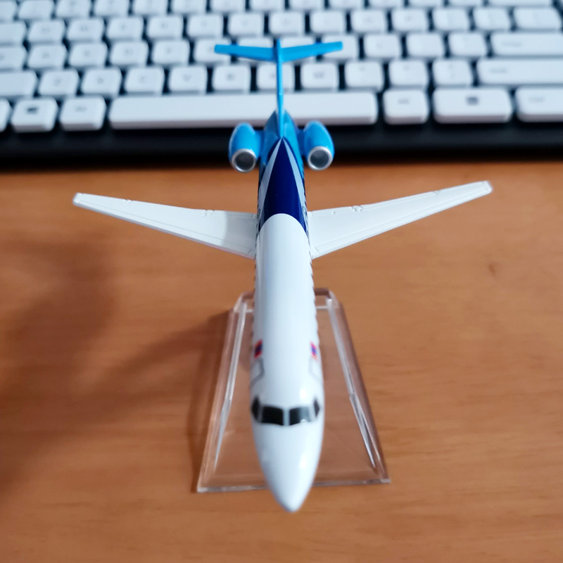 Mô hình máy bay AERO Mongolian Airlines ERJ145 bằng kim loại 16CM