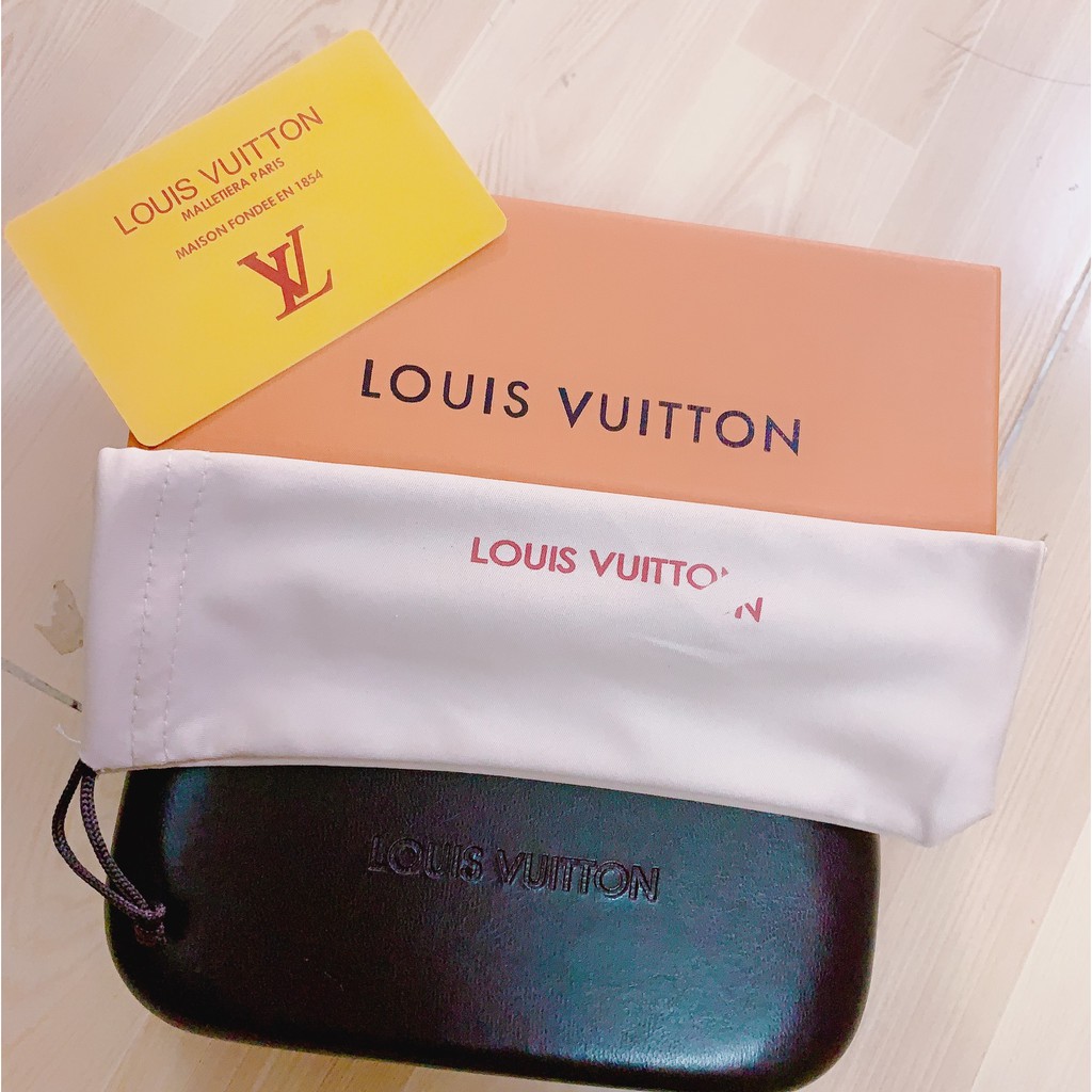 HỘP HIỆU ĐỰNG KÍNH LouiV