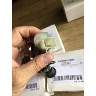 Mô tơ bơm xịt nước rửa kính mitsubishi xpander