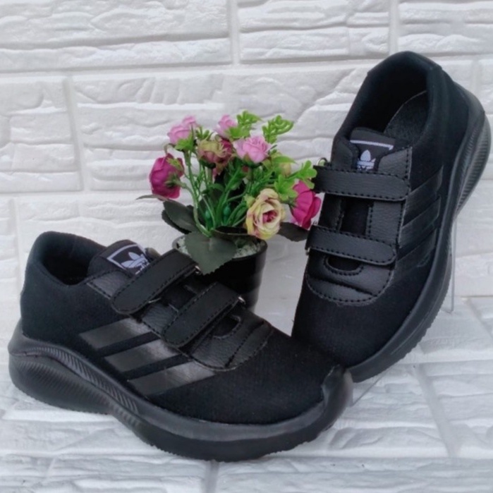 Giày Đi Học!! Giày Thể Thao Adidas Màu Đen Trơn Thiết Kế Cá Tính Cho Bé Gái