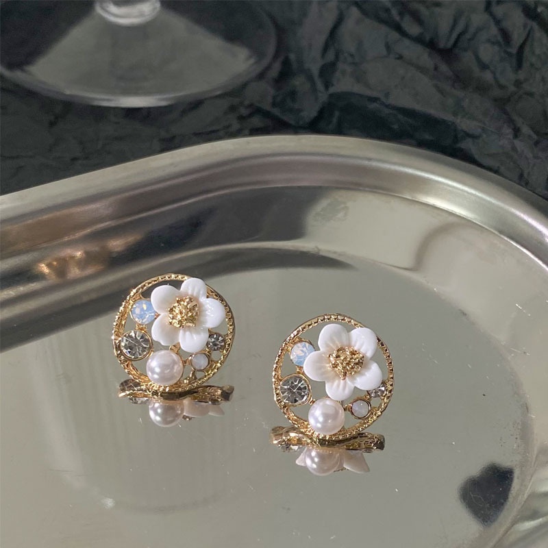 Bông Tai Hình Hoa Đính Ngọc Trai Giả Phong Cách Pháp Thanh Lịch