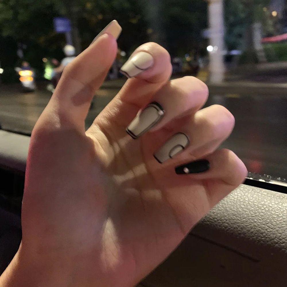 WATTLE Bộ 24 Móng Tay Giả Màu Trắng Và Đen DIY