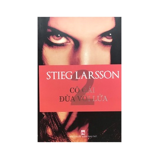 Sách - cô gái đùa với lửa - stieg larsson