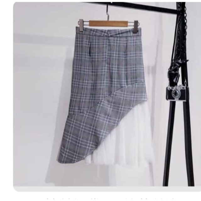 Chân váy caro phối trắng