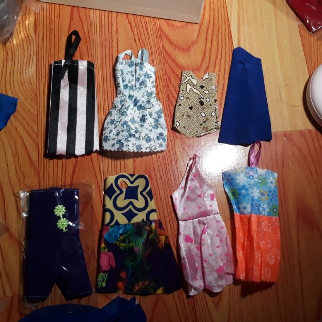 Combo đồ búp bê. 6 váy lớn , 8 váy nhỏ