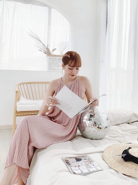 Váy maxi xếp ly thái cổ yếm | BigBuy360 - bigbuy360.vn