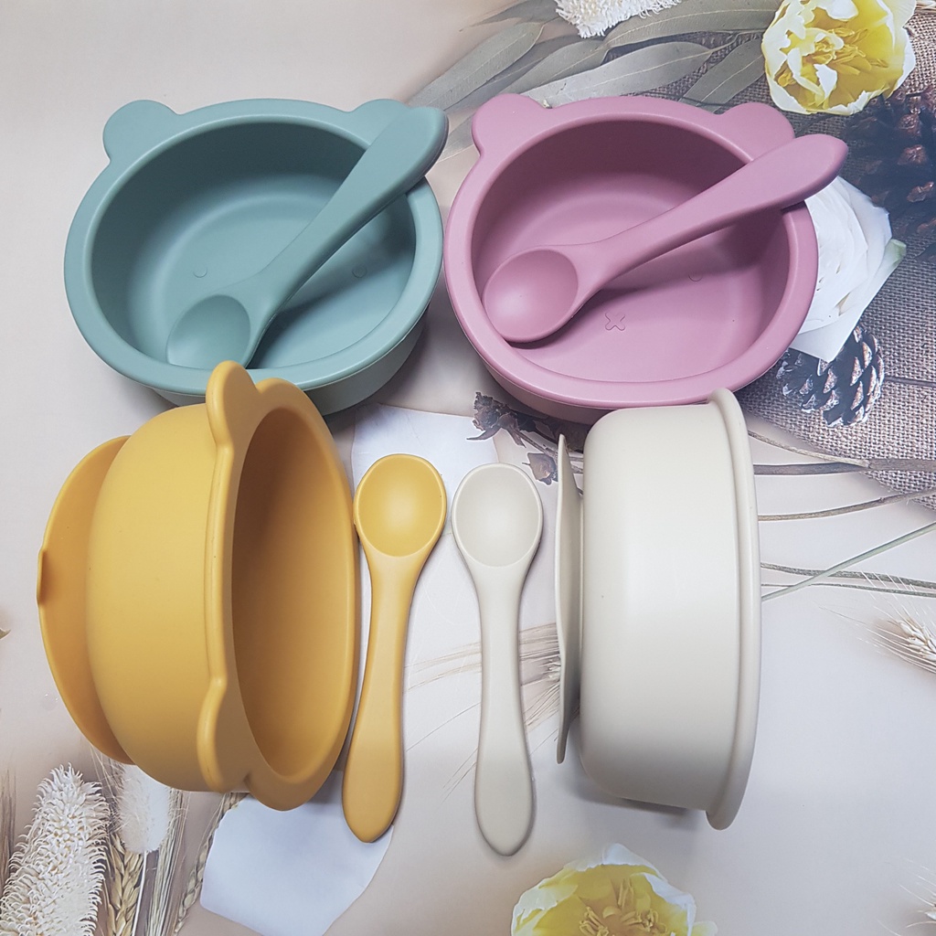 Bát silicon gấu có đế hút chân không chống lật kèm thìa cho bé ăn dặm