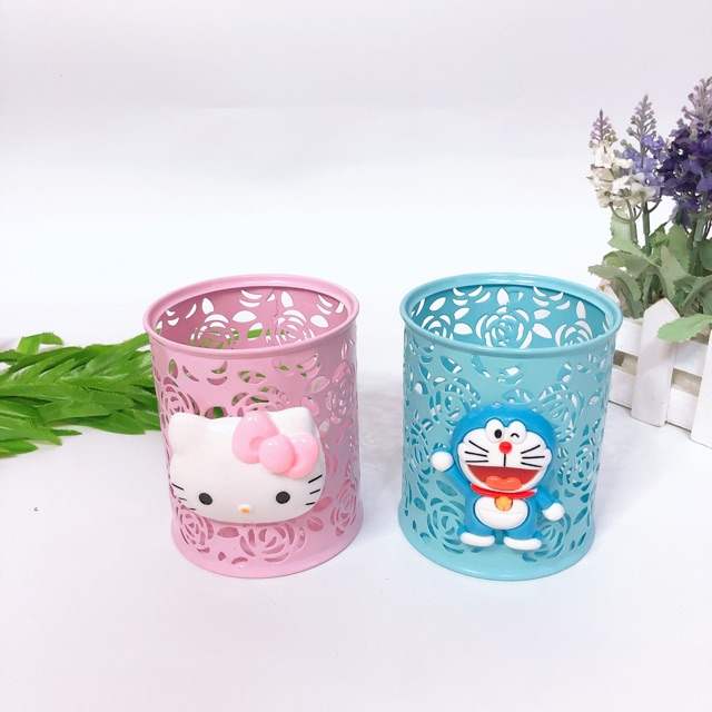 Ống sắt đựng vật dụng Hellokitty Doreamon