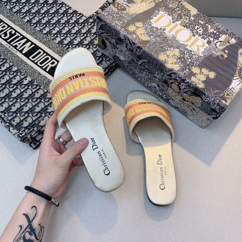 Dép Sandal Đế Bằng Thiết Kế Mới Thời Trang Dành Cho Nữ