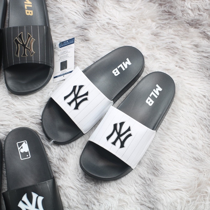 Dép MLB Quai Ngang logo NY In Đen