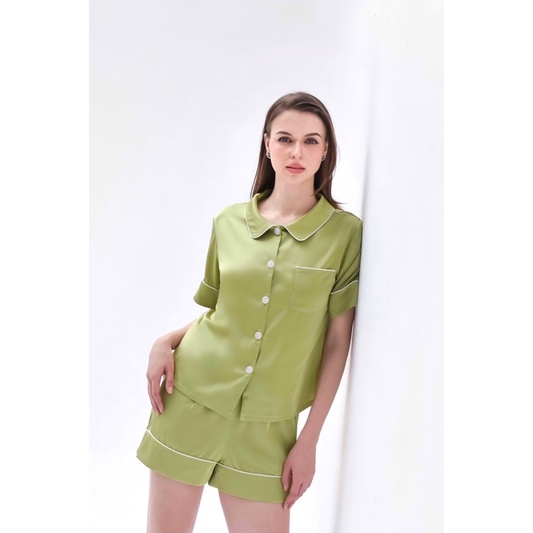 Bộ Pyjamas Nữ Mặc Nhà Tay Cộc Quần Cộc Chất Liệu Lụa Màu Xanh Nhạt Phối Viền Trắng Wasabi LILAS BLANC