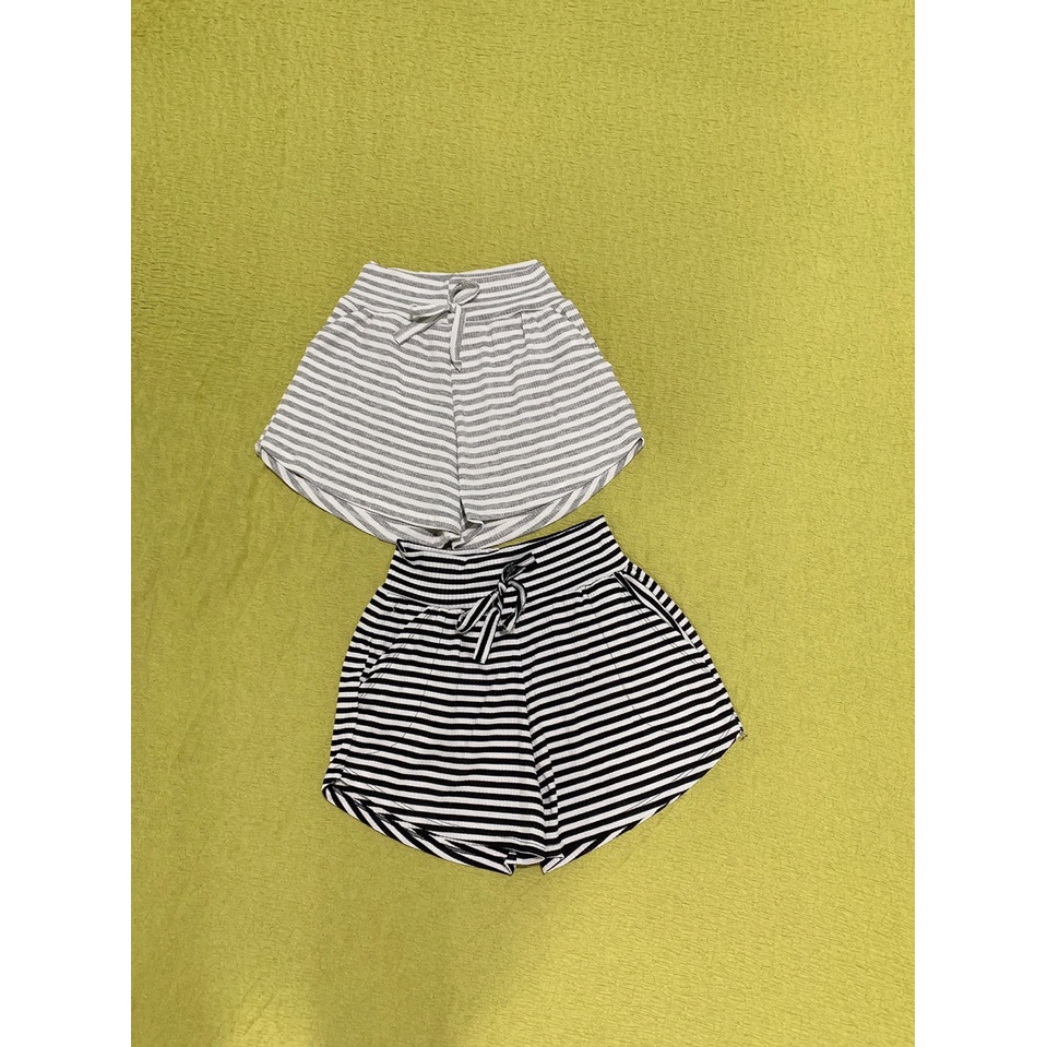 Quần đùi lưng thun sọc ngang cực xinh , chất thun gân mềm mịn alohashop91