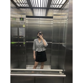 Áo caro trắng đen nhún eo