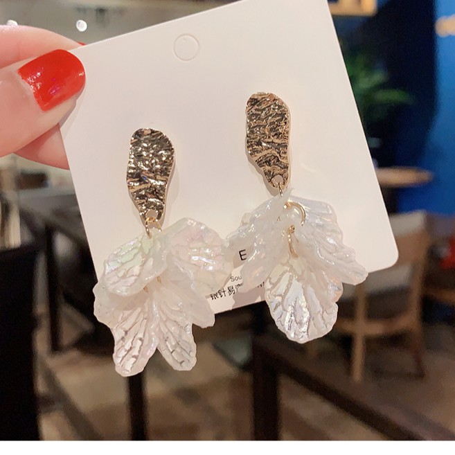 Khuyên tai Hoa Trắng Sần phong cách Hàn Quốc KT205